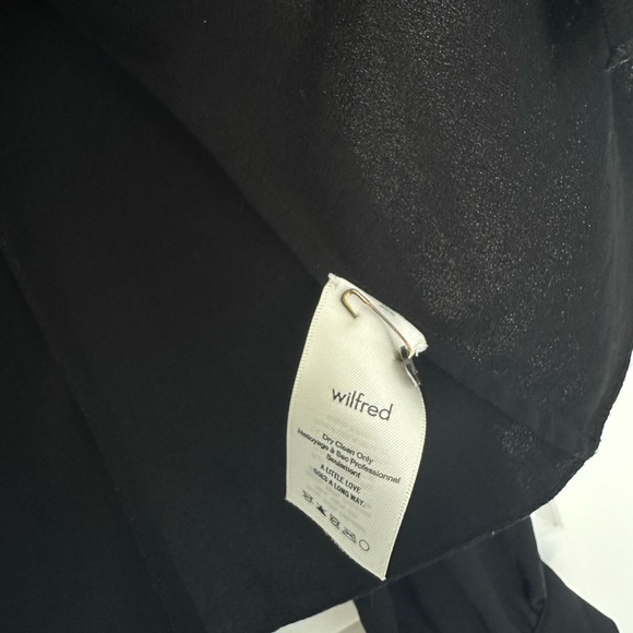 Black Aritzia Wilfred Blouse - Size XS - Picture 3 of 9